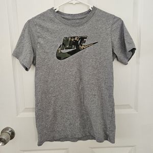 Nike Kids short sleeve shirts Size L Color Gray